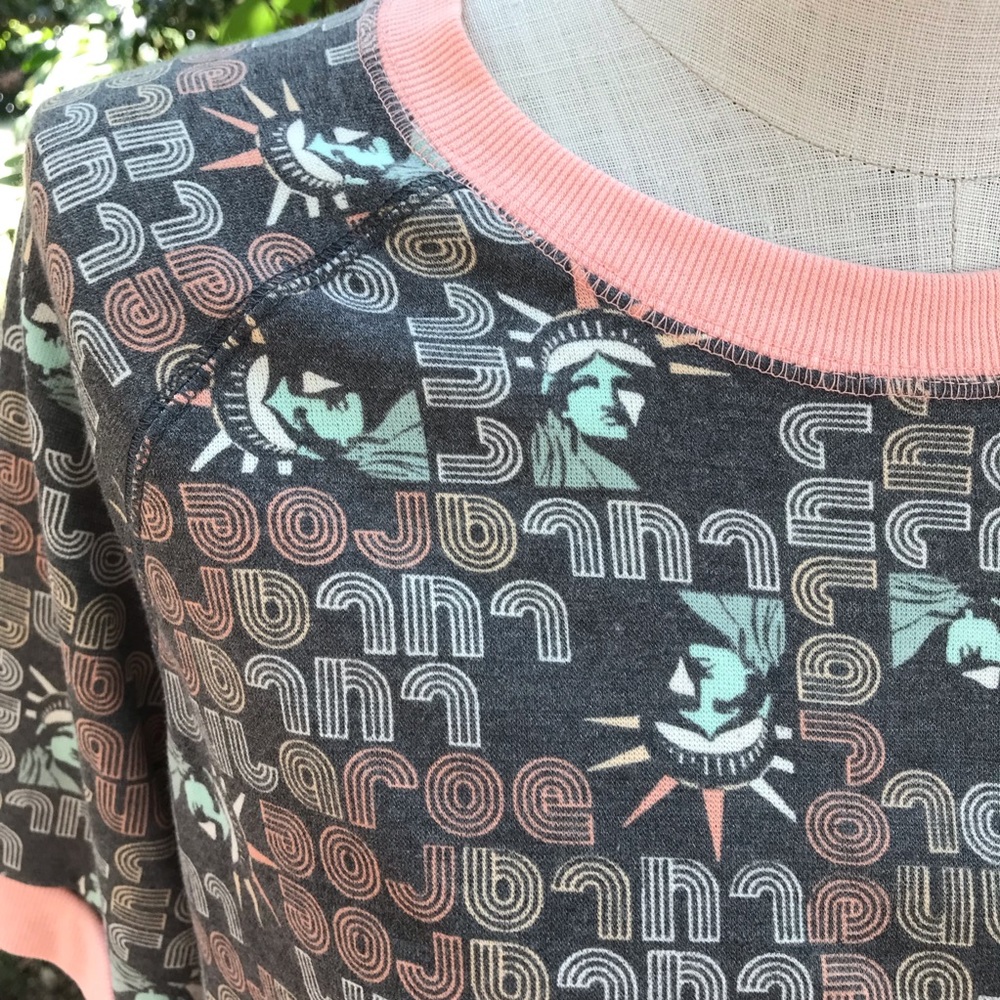 LulaRoe Statue of Liberty Limited Terry Cloth Top - Picture 2 of 4
